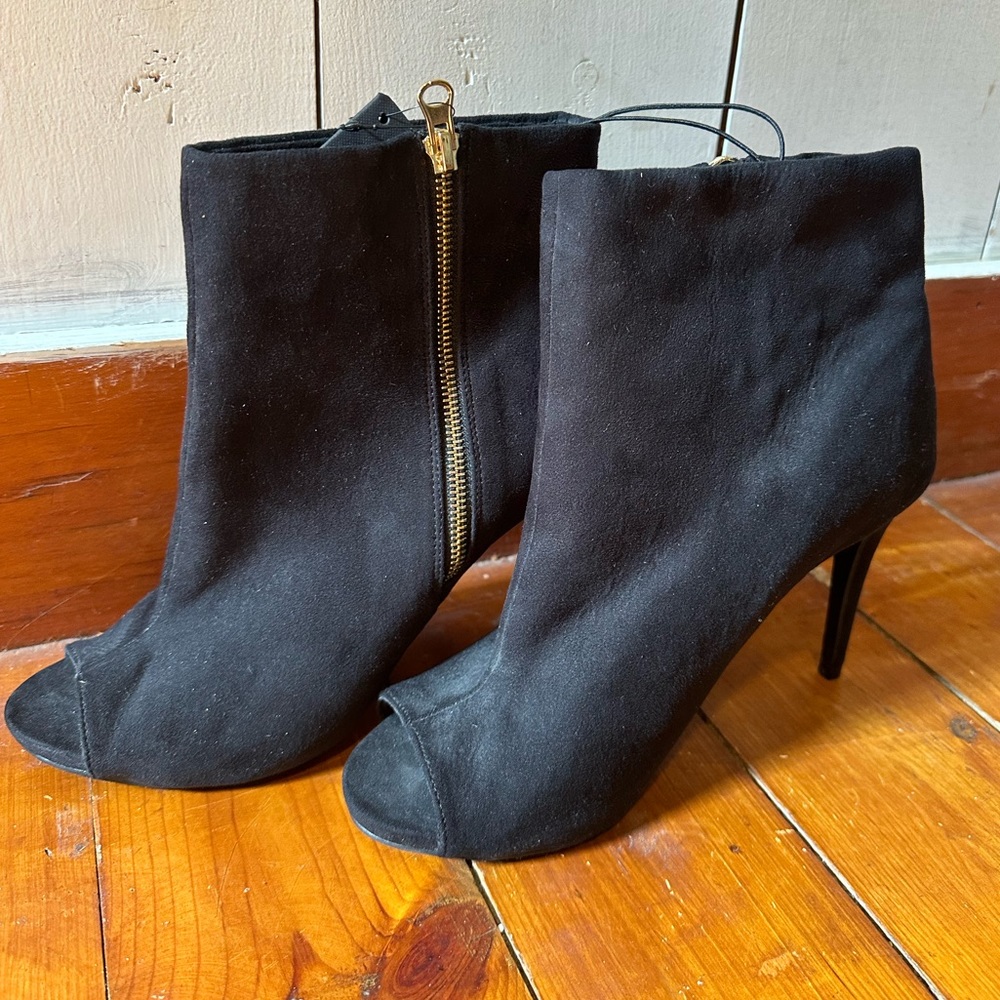 NWT Express Runway Collection Peep Toe Ankle Boots, Size 10